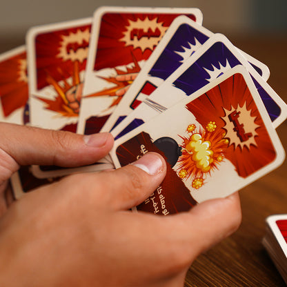 طوبة ورقة مقص